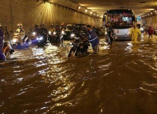 Banjir Lumpuhkan Terowongan Cawang, Warga Tangerang Ikut Terdampak Kemacetan Panjang